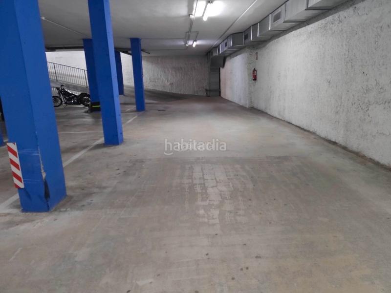 Foto ead86fea-0d28-46c2-8e90-7c05d59393dc. Alquiler parking coche en carrer castaños 102 parking para coche grande o muy grande, mide 2,57 x 5 metros en Mataró