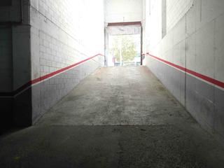 Location Parking voiture  Carrer serra i moret 9. Parking grande iva incluido, en el poligono