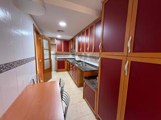 Affitto Appartamento in Centre. Piso de 3 dormitorios con 2 baños, balcón y parking grande