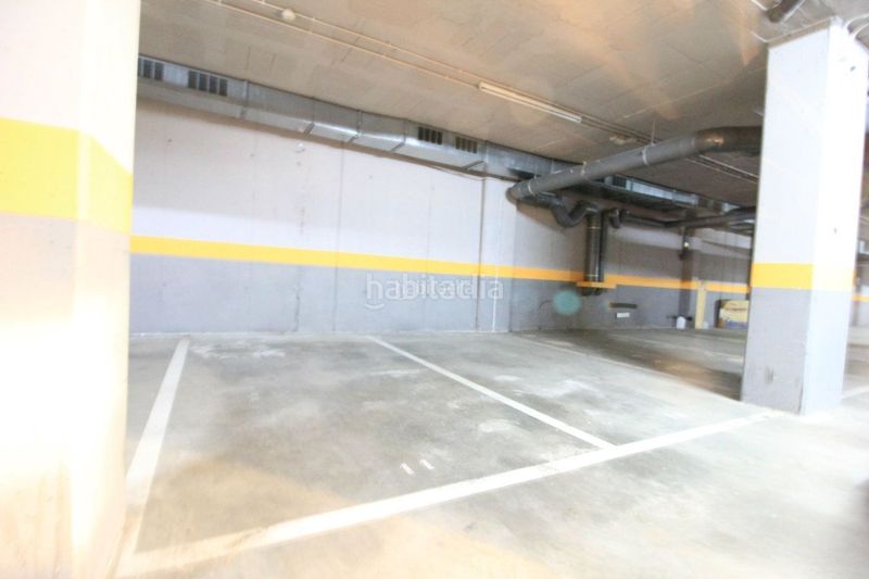 Foto 1f9ca7fb-d3db-40ae-b100-b4eee4cd828a. Posto auto in carrer menendez i pelayo 6 in Estadi-Santa Anna Vic