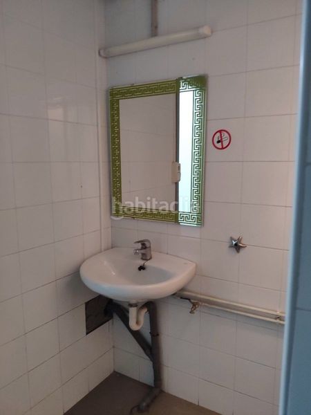 Foto af1a30cc-79dd-45b6-8d12-1ef935cb3853. Location bâtiment à usage industriel dans Rocafonda Mataró