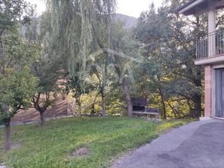 Xalet a Carrer de la closa, 2 2. Chalet con jardín y zona de barbacoa.