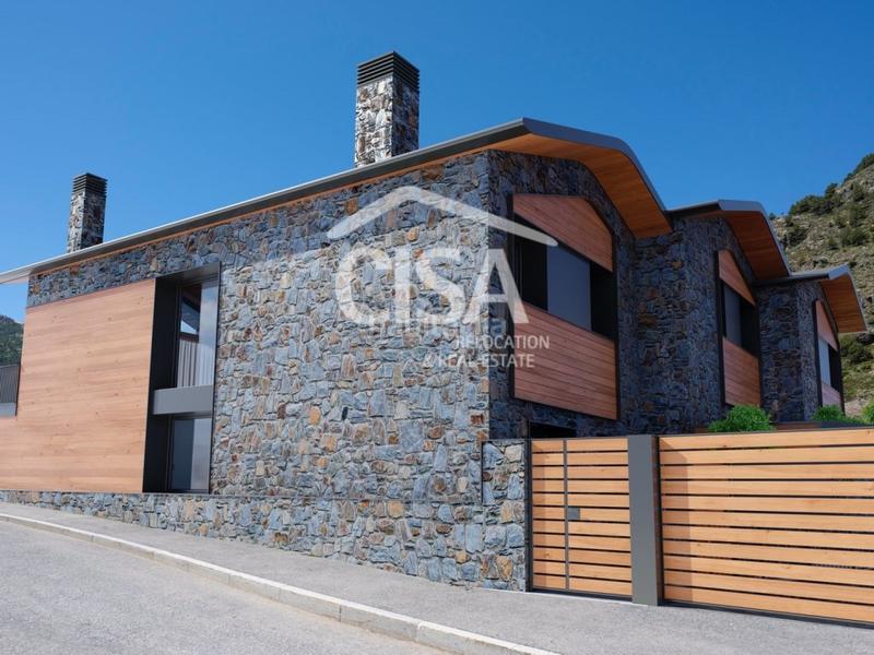 Foto e0306539-f69d-46aa-83fd-070ee25c1ee3. Casa adossada a carrer roc de sant miquel a Soldeu-Incles Canillo