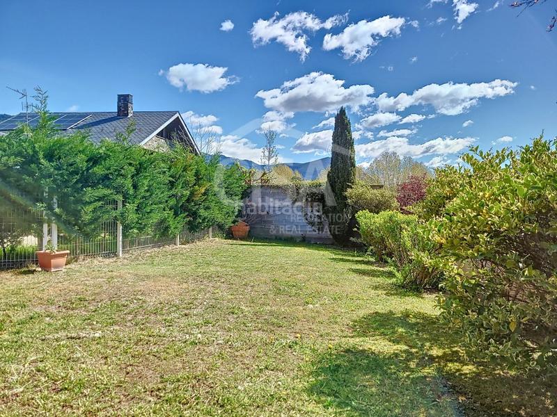 Foto b3b8677e-c22e-43a9-977f-ff5ede0de910. Casa en calle general moragues 3 amplia casa con gran jardín en la seu durgell cerca de todos los servicios en Seu d´Urgell (La)