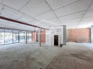 Lloguer Local Comercial a Avinguda de les nacions unides. Exclusivo local comercial en alquiler en el corazón de la ciudad