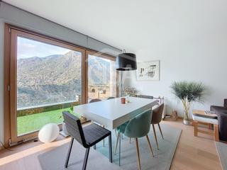 Pis a Urbanització de la solana 70. Lujosa planta baja con jardín con vistas al valle
