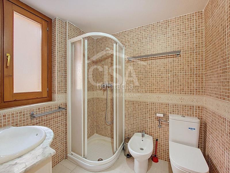 Foto 94120fd1-f5ba-4677-a971-e7ff1bbe9c0a. Pis a passatge marrades del piol a Soldeu-Incles Canillo