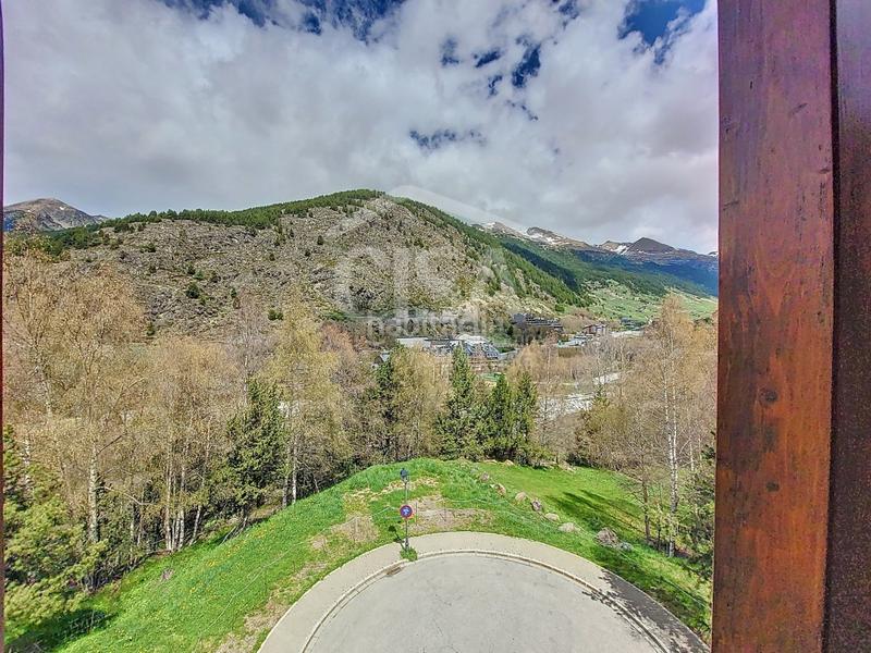 Foto c85317ba-a6d1-4628-bbc5-7ddaea9f5b68. Pis a passatge marrades del piol a Soldeu-Incles Canillo