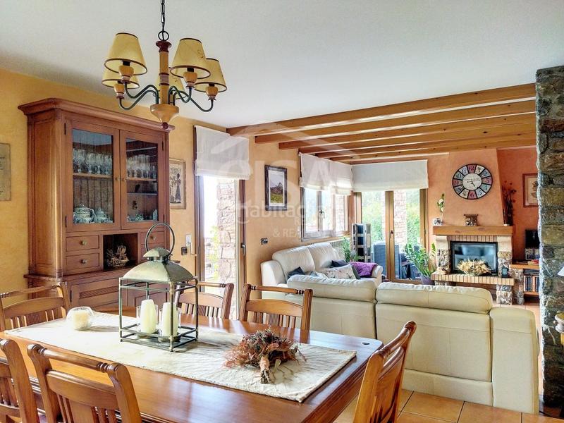 Foto 29cd5215-4a82-41ba-b9ac-a906a898c4fd. Casa amb aparcament a Canillo Canillo