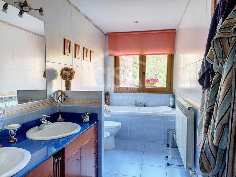 Foto 7f7c4f5a-af92-4b16-a8eb-e29e01850e0f. Casa amb aparcament a Canillo Canillo