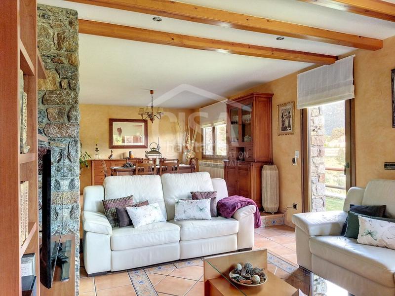 Foto b7206f9e-8c40-4ea5-80d5-6b0c1cafc3bc. Casa amb aparcament a Canillo Canillo