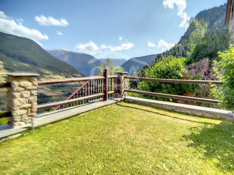 Foto bd810181-321a-4f25-833d-91302ad76bd3. Casa amb aparcament a Canillo Canillo