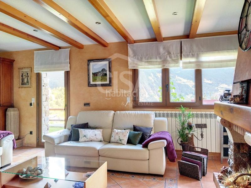 Foto f7be8654-b805-4f07-a839-80bef56456e1. Casa amb aparcament a Canillo Canillo