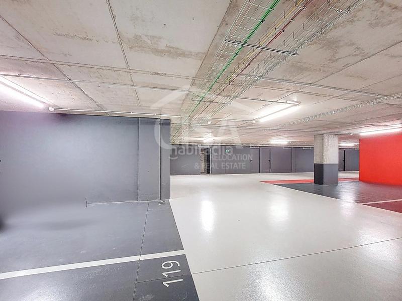 Foto 2538b94e-4bd5-4f5f-89c5-02421439a85b. Aparcament cotxe a carrer dels paraires a Escaldes-Engordany