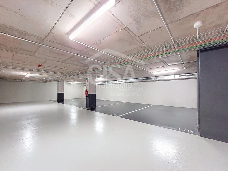 Foto 51e64562-0afe-4b53-8b35-3a3fa63d4d52. Aparcament cotxe a carrer dels paraires a Escaldes-Engordany