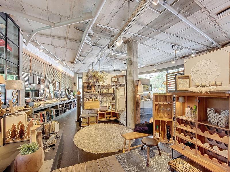 Foto a8aff0ad-0ac0-4b89-a446-d59005db0f31. Alquiler local comercial en cg-2 traspaso de local céntrico a en Canillo