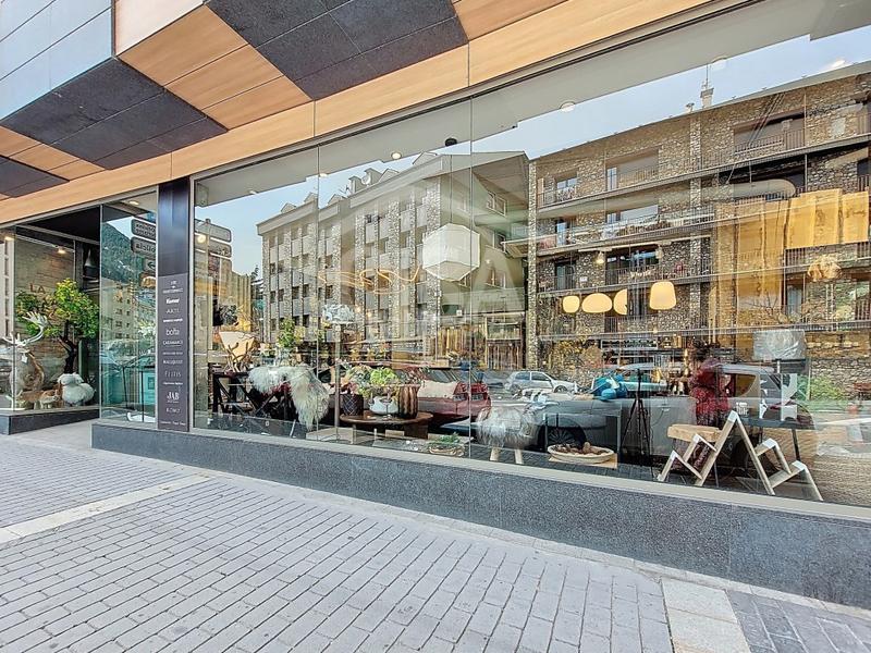 Foto 36f53b1f-7798-4e91-a83e-f3053a6cc503. Lloguer local comercial a cg-2 a Canillo Canillo