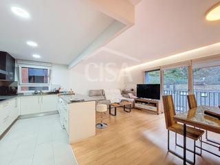 Pis a Av. verge de canòlich, 45-41 45-41. En venta piso amplio, céntrico y con vista la montaña