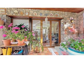 Casa a Camí dels plans, 71-47 71-47. Casa independiente con gran jardin y muy soleada.