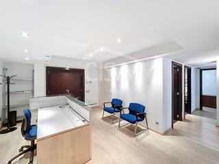 Miete Büro in Baixada del molí 4. Lujosa y gran oficina en alquiler