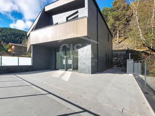 Casa aparellada  Carretera del coll de la botella. Exclusiva y singular casa adosada con vistas espectaculares y so
