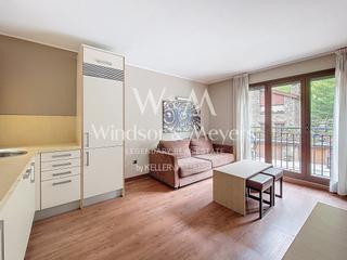 Pis a Cg-2, 135 135. Venta de piso de dos habitaciones a pie de pistas
