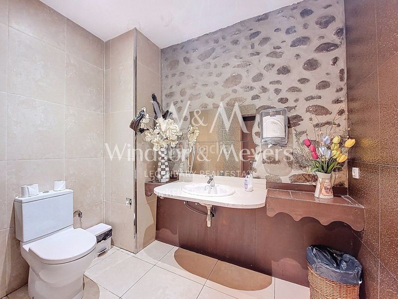 Foto a0245d2d-533d-43f0-a924-5028a618e481. Location local commercial dans carrer sant miquel dans Encamp