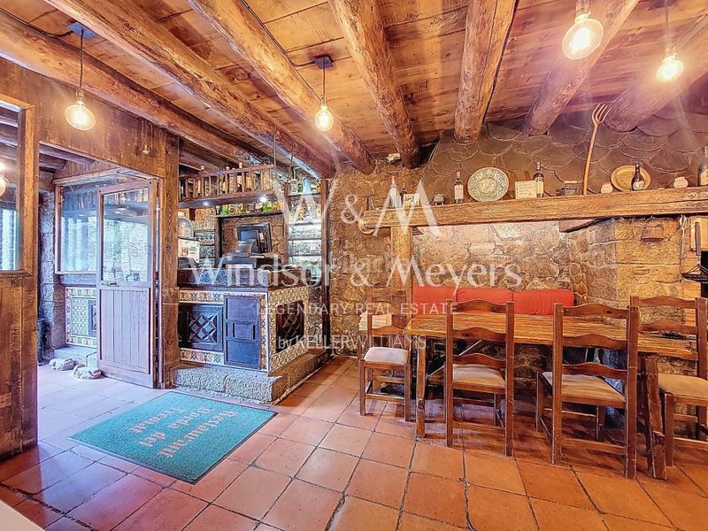 Foto fa8c6ee5-8ab9-43ae-9a53-f8f016451768. Location local commercial dans carrer sant miquel dans Encamp
