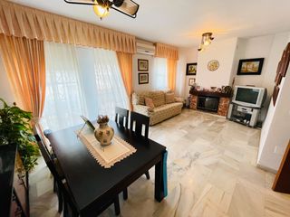 Affitto Casa in Camino de Antequera. Se alquila casa para estudiantes de 4 dormitorios, aseo y 2 baño
