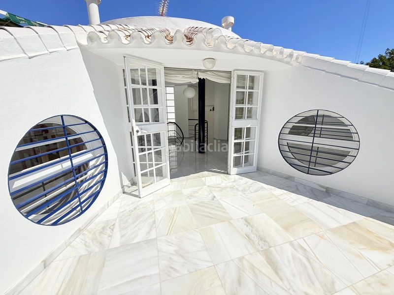 Foto 110b35e9-44f9-4420-b92f-80403f7b3bbe. Casa adossada amb xemeneia aparcament a Los Castillejos - La Trinidad Málaga