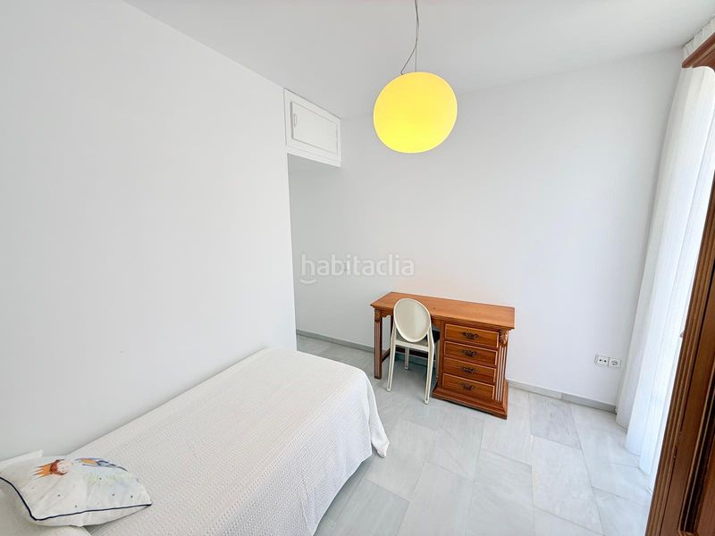 Foto b9628cd8-0b94-48b1-b880-c4caf0d7979a. Casa adossada amb xemeneia aparcament a Los Castillejos - La Trinidad Málaga