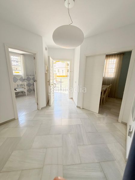 Foto e61cf39e-d47c-4bb1-8d3a-4e150b55020a. Casa adossada amb xemeneia aparcament a Los Castillejos - La Trinidad Málaga