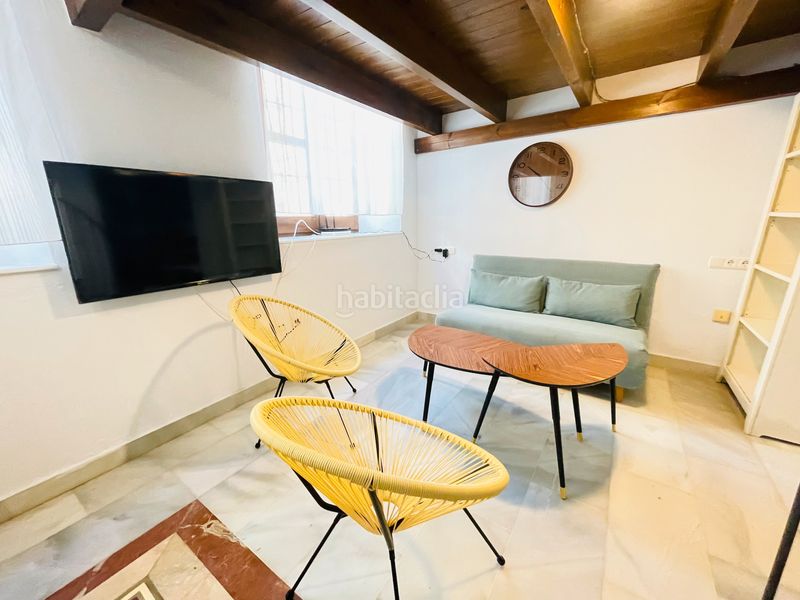Foto 76a1c5d0-6c1a-405b-b061-b2ce0ba3e03d. Rent duplex with heating in La Goleta - San Felipe Neri Málaga