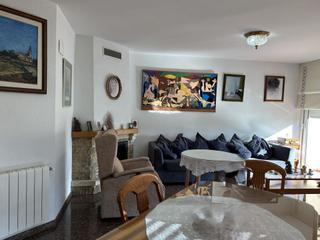 Casa adossada a Sant Rafael