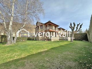 Casa adossada a Llvia. Fabulosa casa cantonera a llvia