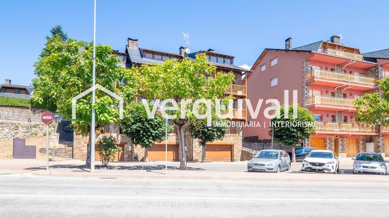 Foto 5bbbe254-f059-49a9-99b0-16be5b749a65. Dúplex amb xemeneia calefacció aparcament a Llívia