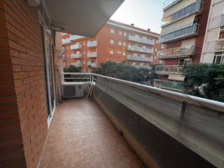 Lloguer Pis  N/a. Piso amueblado de 3 habitaciones con terraza