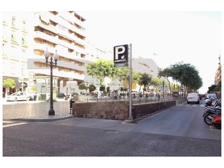 Location Parking voiture à Rambla nova 24. Alquiler plaza garaje