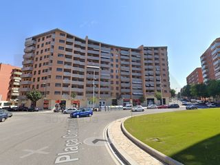 Lloguer Pis  Plaça corts catalanes 2. Alquiler zona hospital joan xxiii