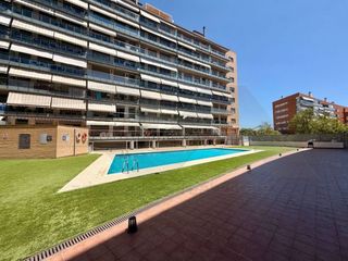 Ground floor in Calle merce rodoreda 10. Piso en la vall de larrabassada