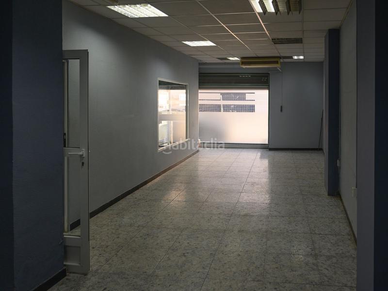 Foto bd43b0a8-5285-4b79-908e-b171e25bf2e3. Location local commercial dans carrer mestre guillem 34 dans Manises