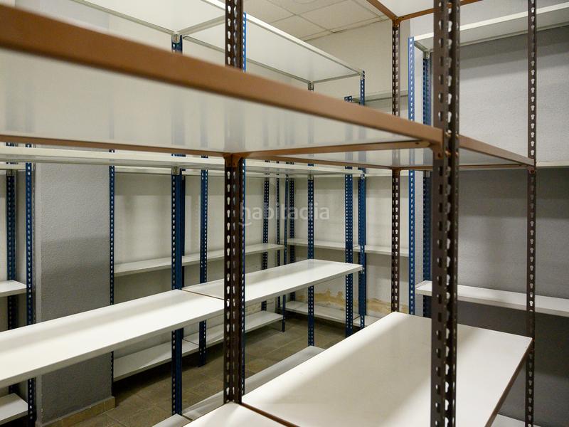 Foto 056c5149-1a8c-41f7-a85f-96df4f3f8ba7. Rent business premise in carrer masia de la cova 31 in Manises