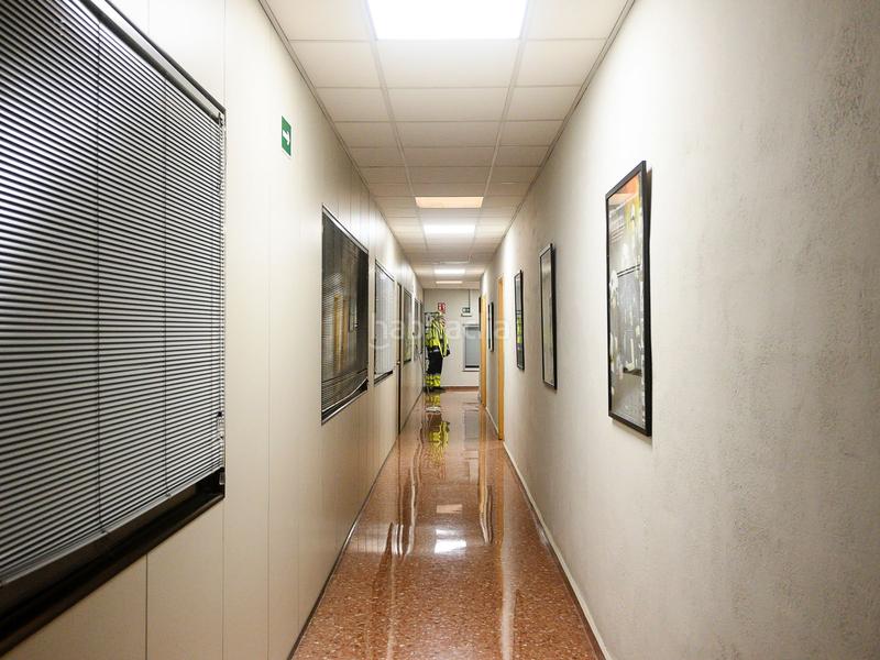 Foto 11a8d47a-cbf5-4d1a-92c8-ddd8f82e9f74. Alquiler nave industrial nave poligono aeropuerto en Manises