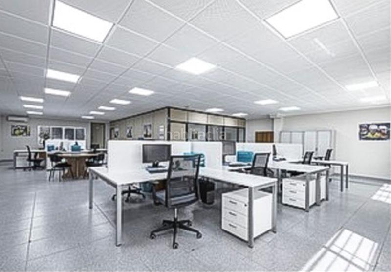 Foto 8485c3ba-0629-49b9-a2bf-3e310ec8696d. Rent industrial building in Polígono del Aeropuerto Manises