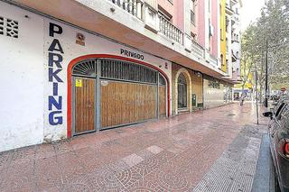 Aparcament cotxe a Pueblo