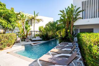 Reihenhaus en Centaure  11. Casa adosada con cuatro habitaciones, vistas al mar y piscina en