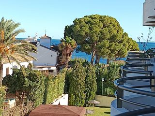 Studiowohnung in Ur caleta 28(a)calp (alicante) edf galetamar. Estudio reformado con vistas al mar, piscina comunitaria y plaza