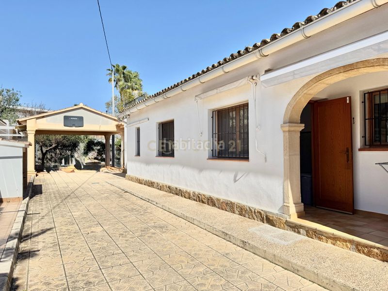Foto 3584b412-f34d-4d7b-a530-3cb83865b18d. Casa en vía pa benicolada exclusiva casa independiente con piscina y jardín en pda. benicolada, e en Calp