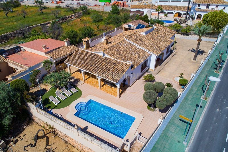 Foto 56a73efd-394b-4356-989f-7a6e0470b640. Casa en vía pa benicolada exclusiva casa independiente con piscina y jardín en pda. benicolada, e en Calp