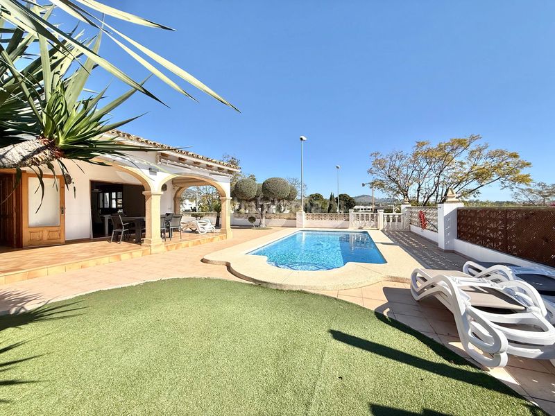 Foto a7b230f1-a7e4-4b46-a282-e2881c10b78f. Casa en vía pa benicolada exclusiva casa independiente con piscina y jardín en pda. benicolada, e en Calp